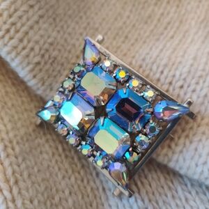 Vintage 60s Sparkly Aurora Borealis crystals brooch